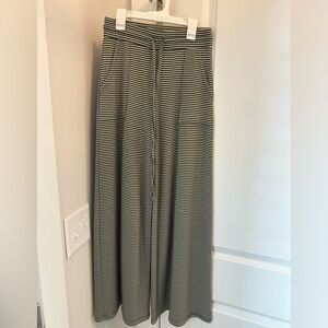 Wide leg pants